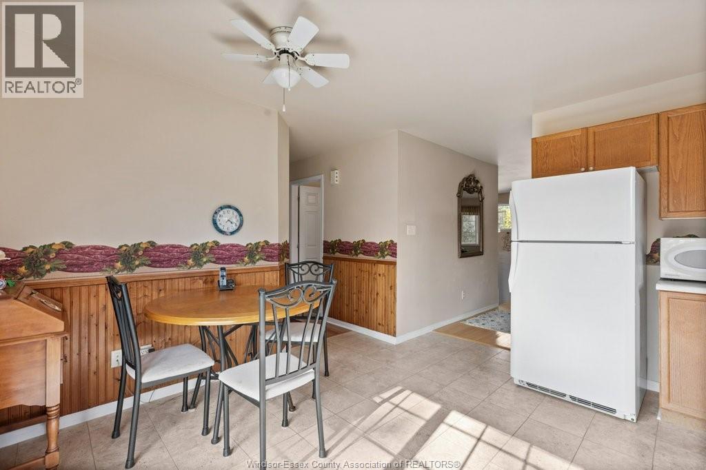 1801 Dominion, Windsor, ON - Indoor Photo Showing Kitchen