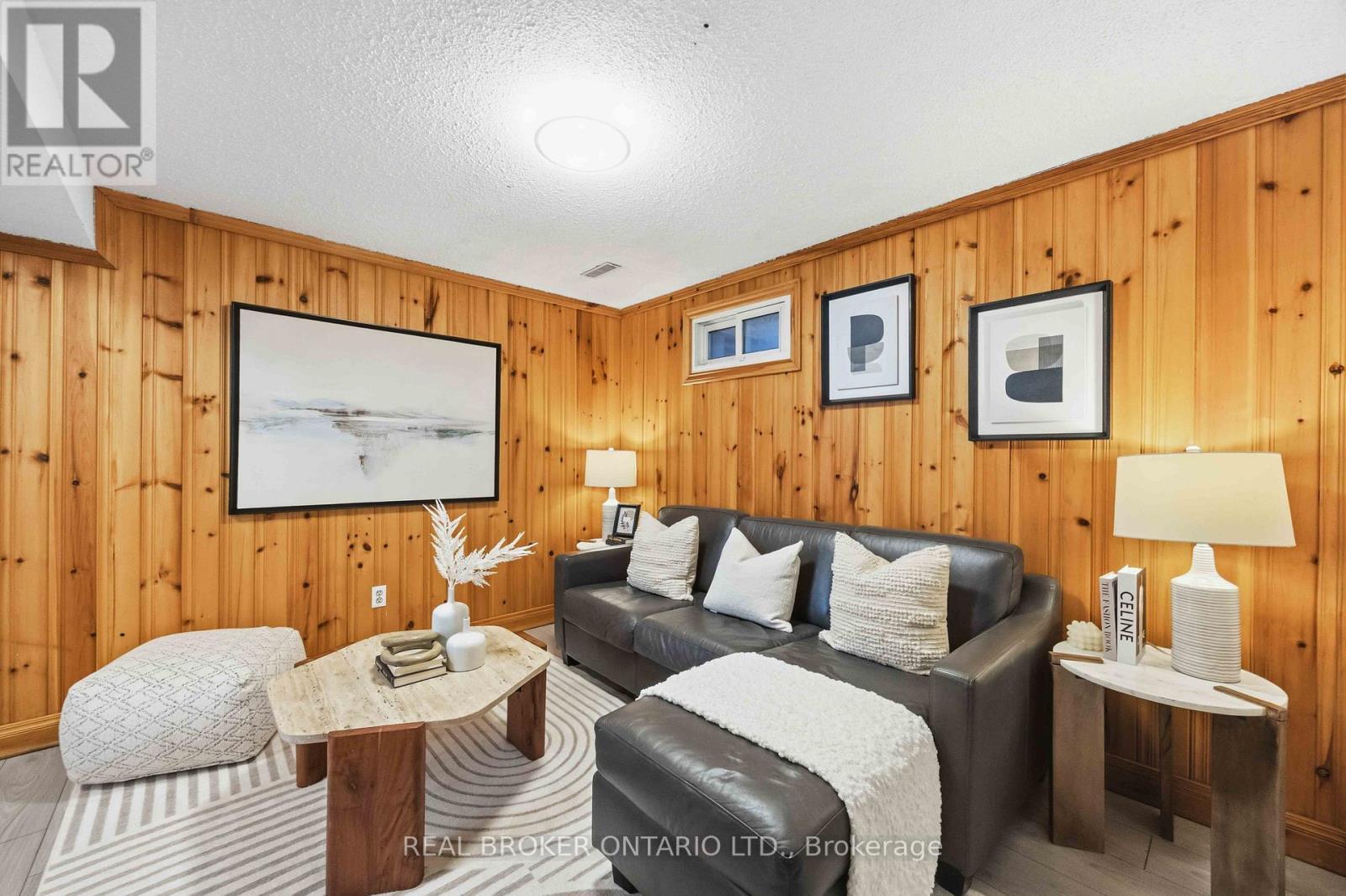 5 Remora Royal Way, Toronto, ON - Indoor Photo Showing Living Room