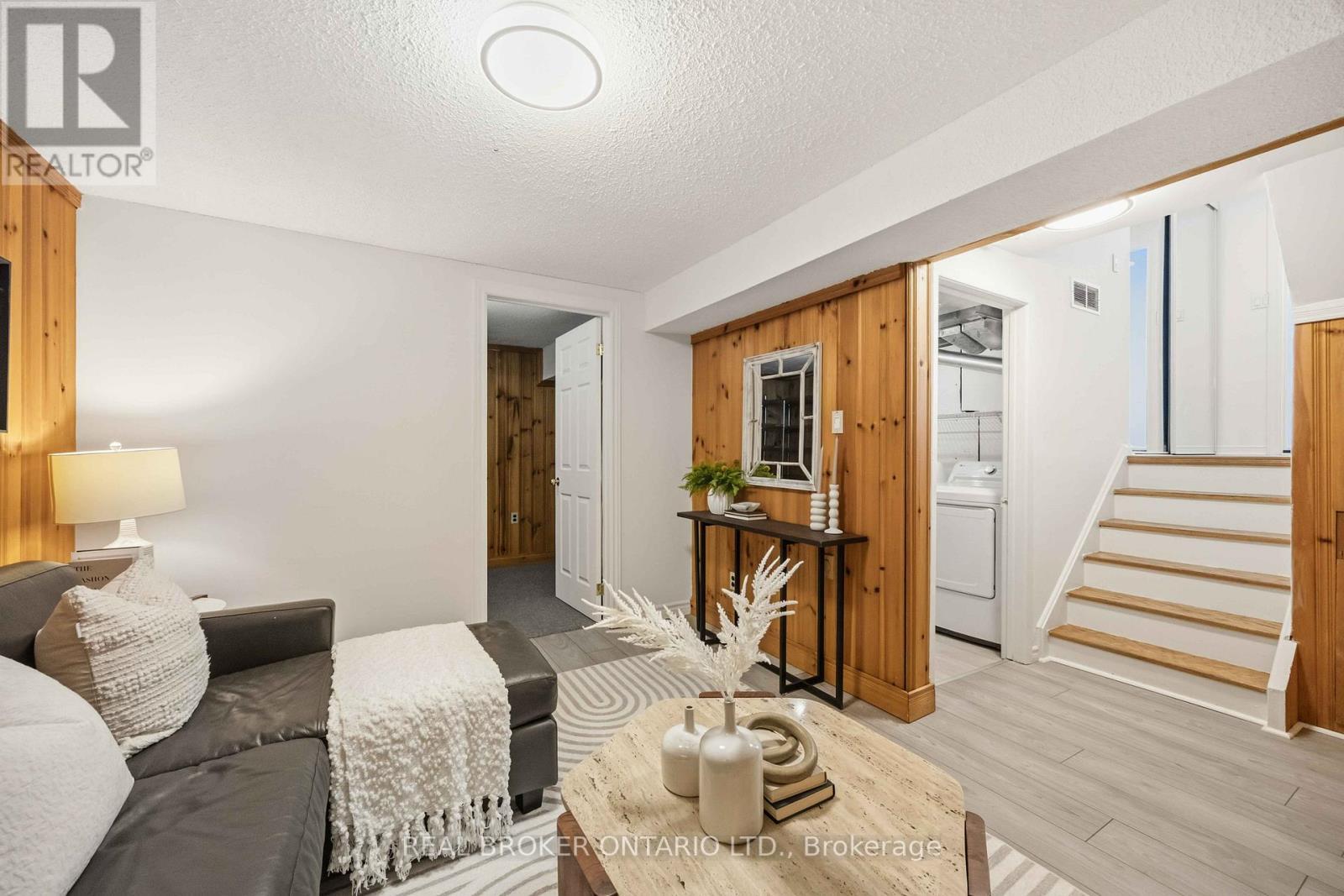 5 Remora Royal Way, Toronto, ON - Indoor Photo Showing Living Room