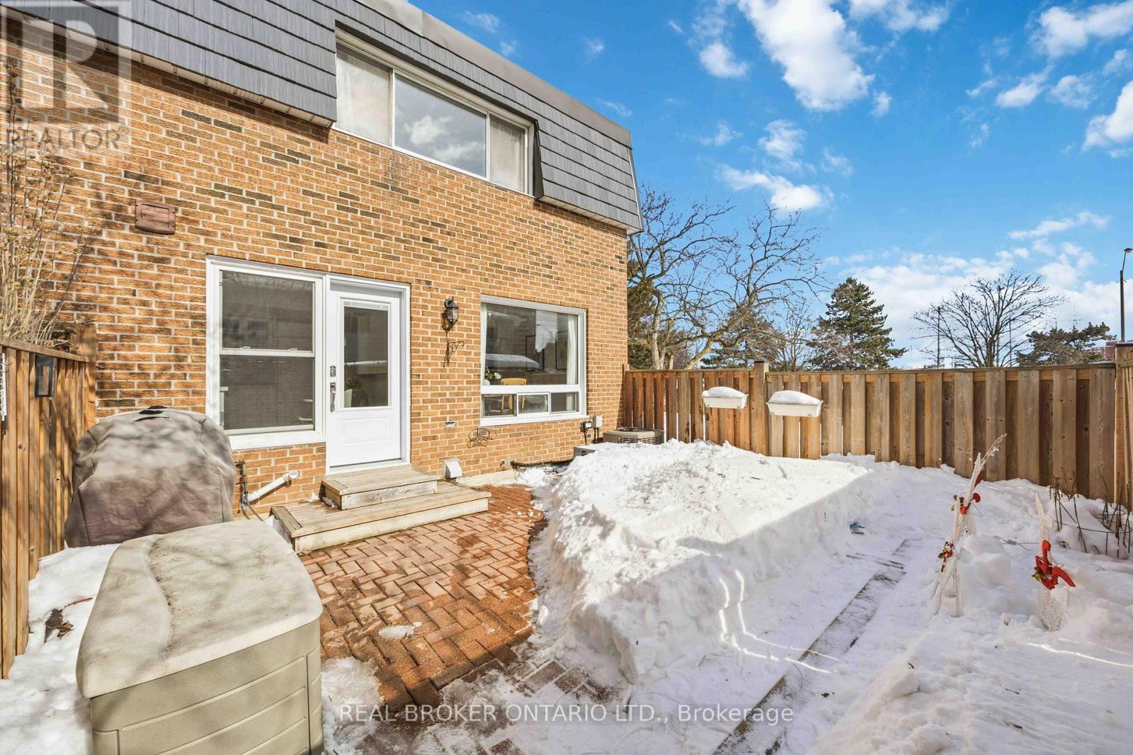 5 Remora Royal Way, Toronto, ON - Outdoor