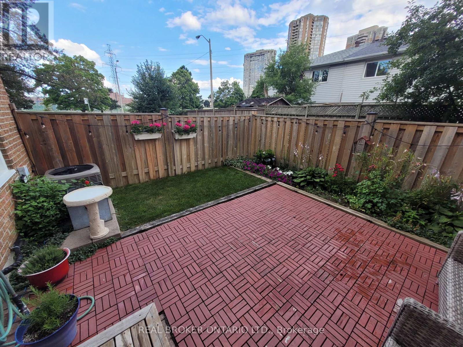 5 Remora Royal Way, Toronto, ON - Outdoor