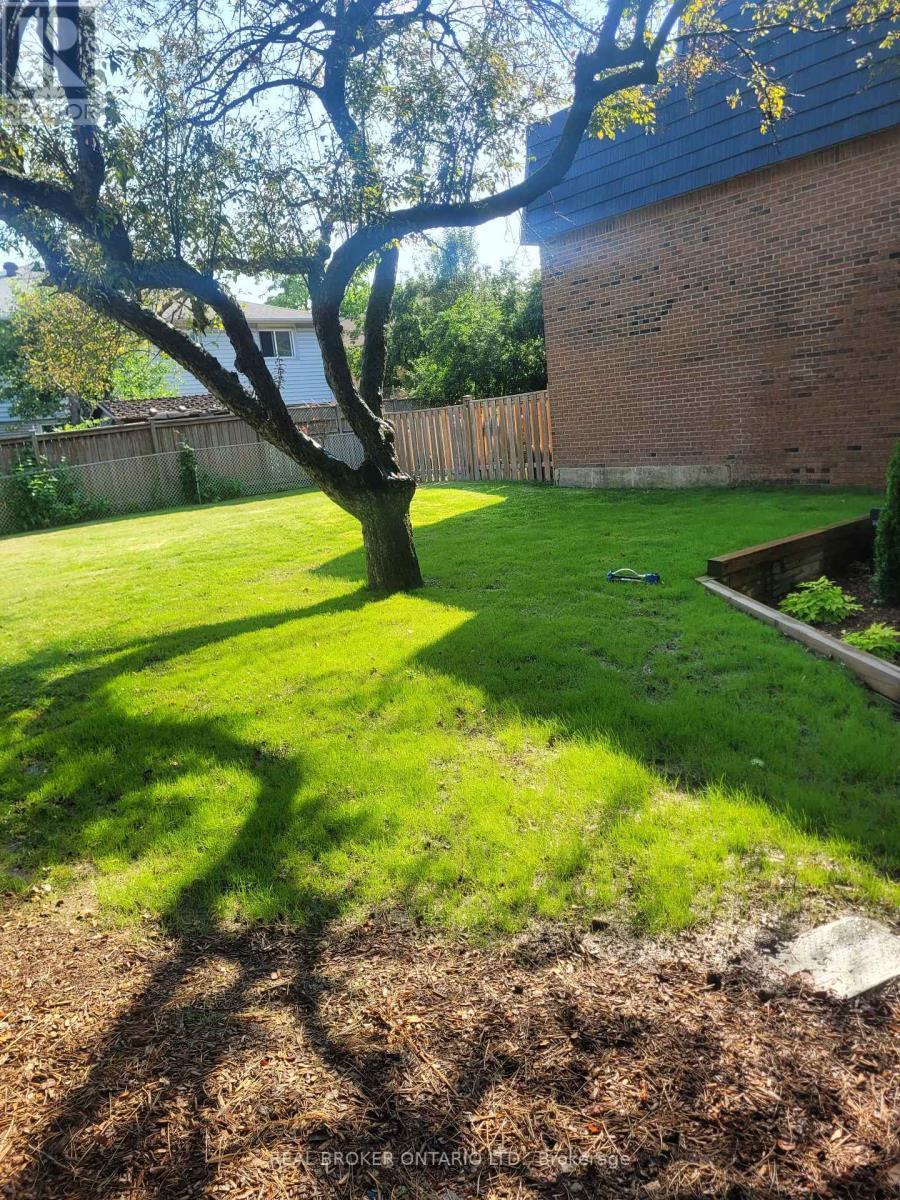 5 Remora Royal Way, Toronto, ON - Outdoor