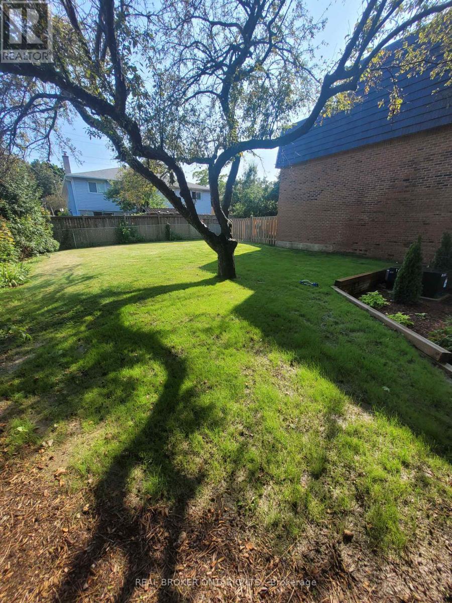 5 Remora Royal Way, Toronto, ON - Outdoor