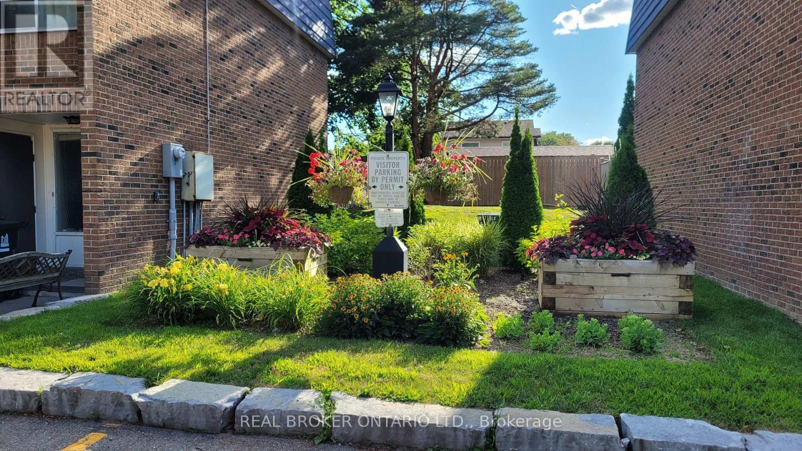 5 Remora Royal Way, Toronto, ON - Outdoor