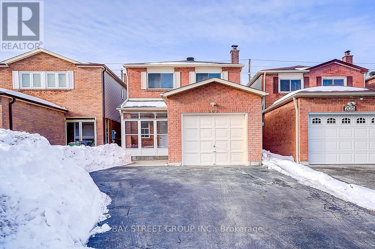 203 Roxanne Crescent, Toronto, ON - Outdoor