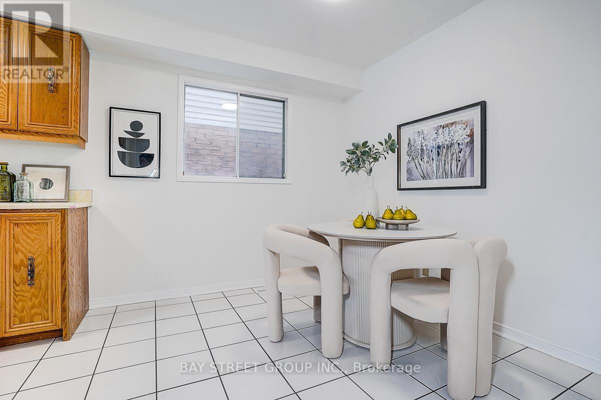 203 Roxanne Crescent, Toronto, ON - Indoor