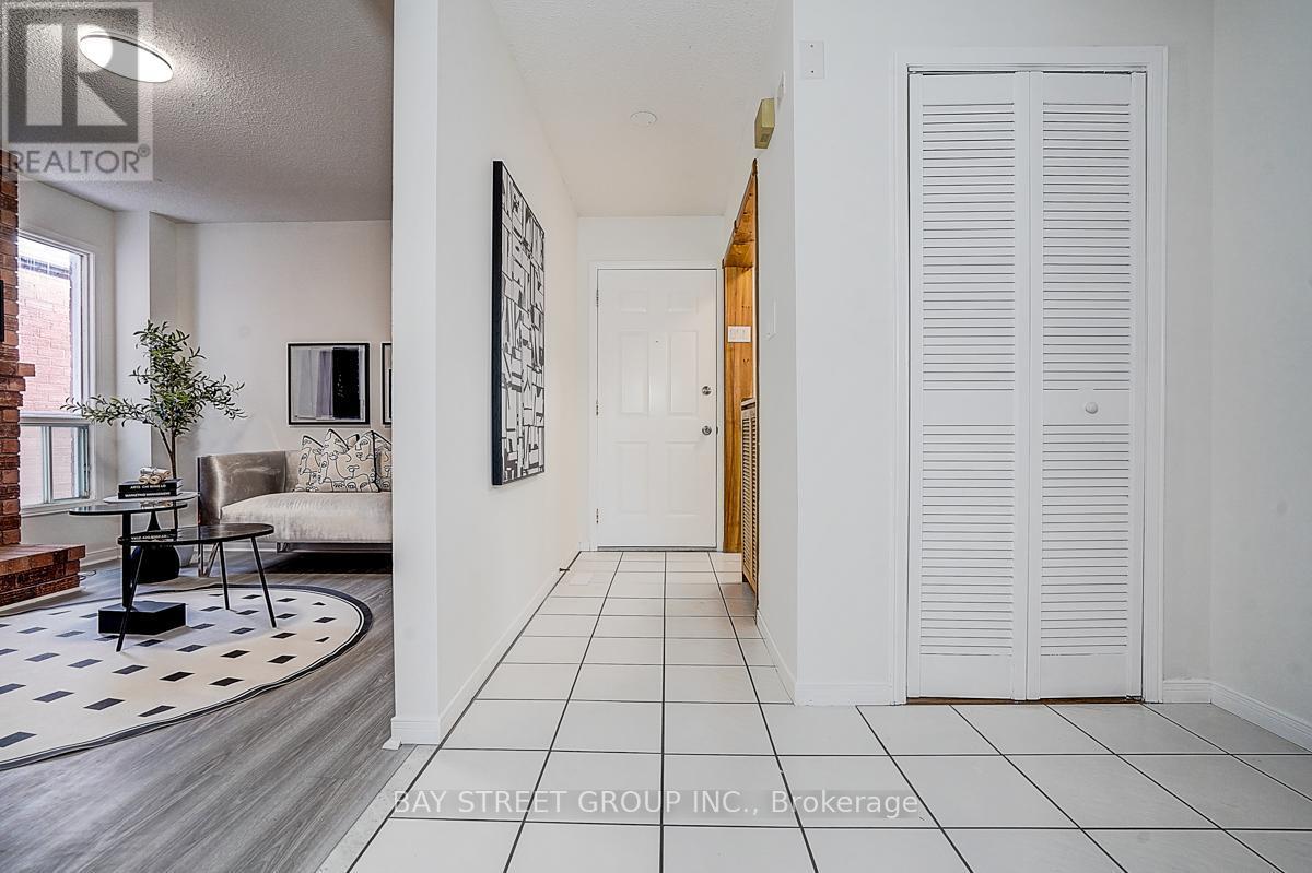 203 Roxanne Crescent, Toronto, ON - Indoor Photo Showing Other Room