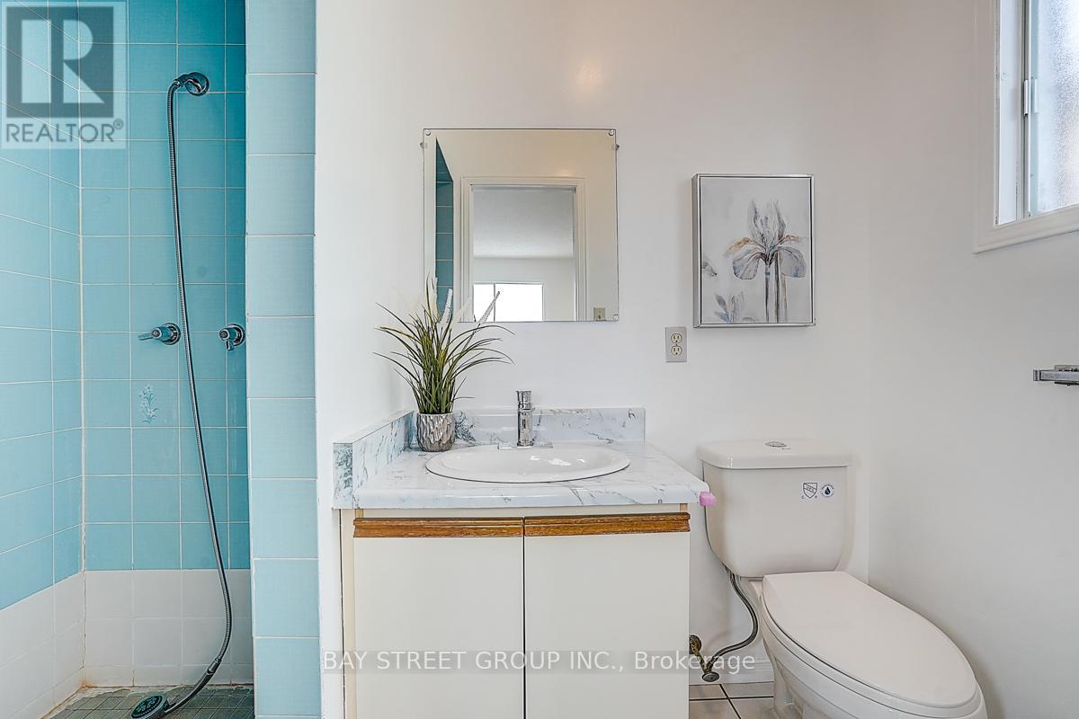 203 Roxanne Crescent, Toronto, ON - Indoor Photo Showing Bathroom