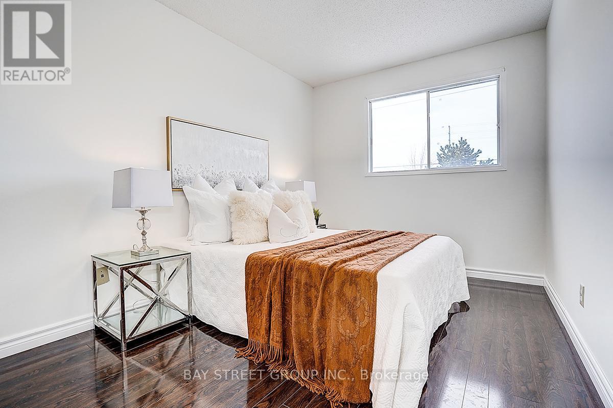 203 Roxanne Crescent, Toronto, ON - Indoor Photo Showing Bedroom