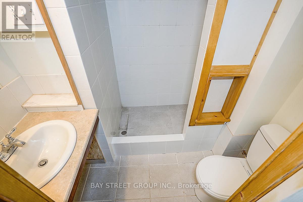 203 Roxanne Crescent, Toronto, ON - Indoor Photo Showing Bathroom