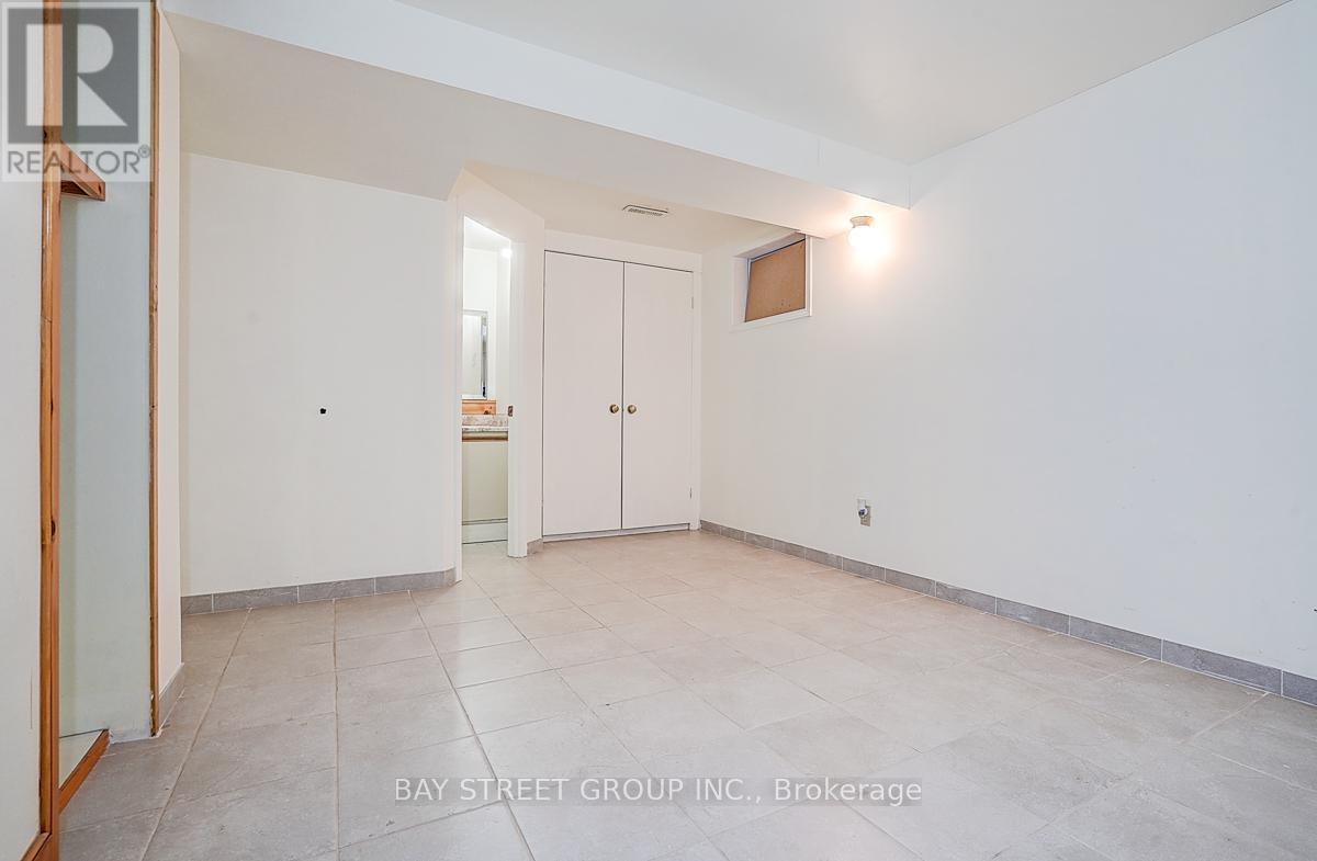 203 Roxanne Crescent, Toronto, ON - Indoor Photo Showing Other Room