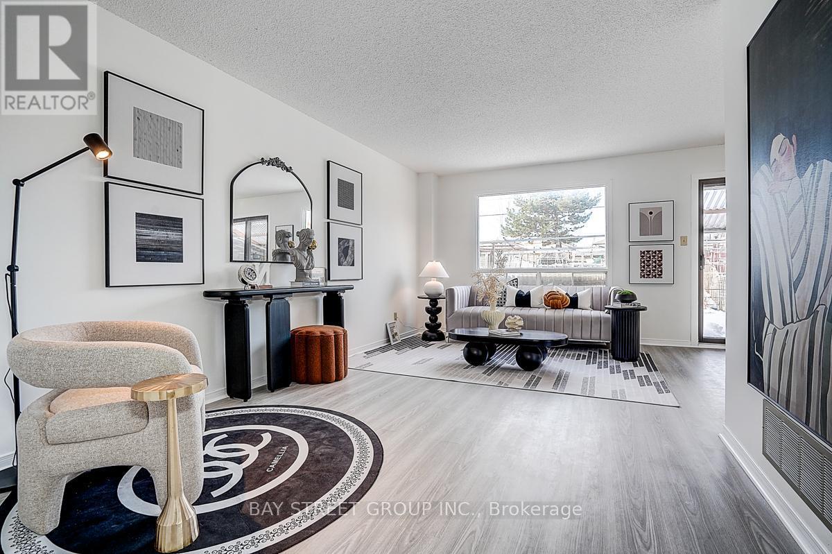 203 Roxanne Crescent, Toronto, ON - Indoor Photo Showing Living Room