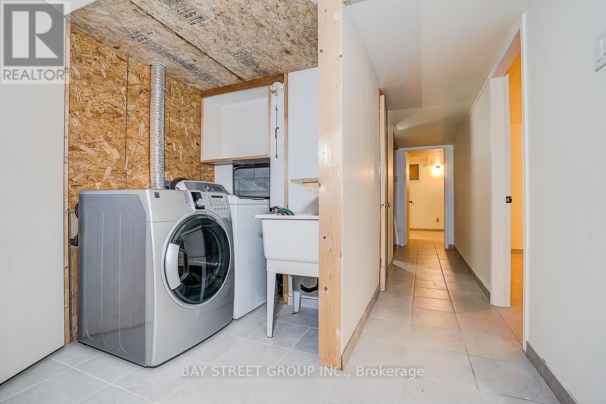 203 Roxanne Crescent, Toronto, ON - Indoor Photo Showing Laundry Room