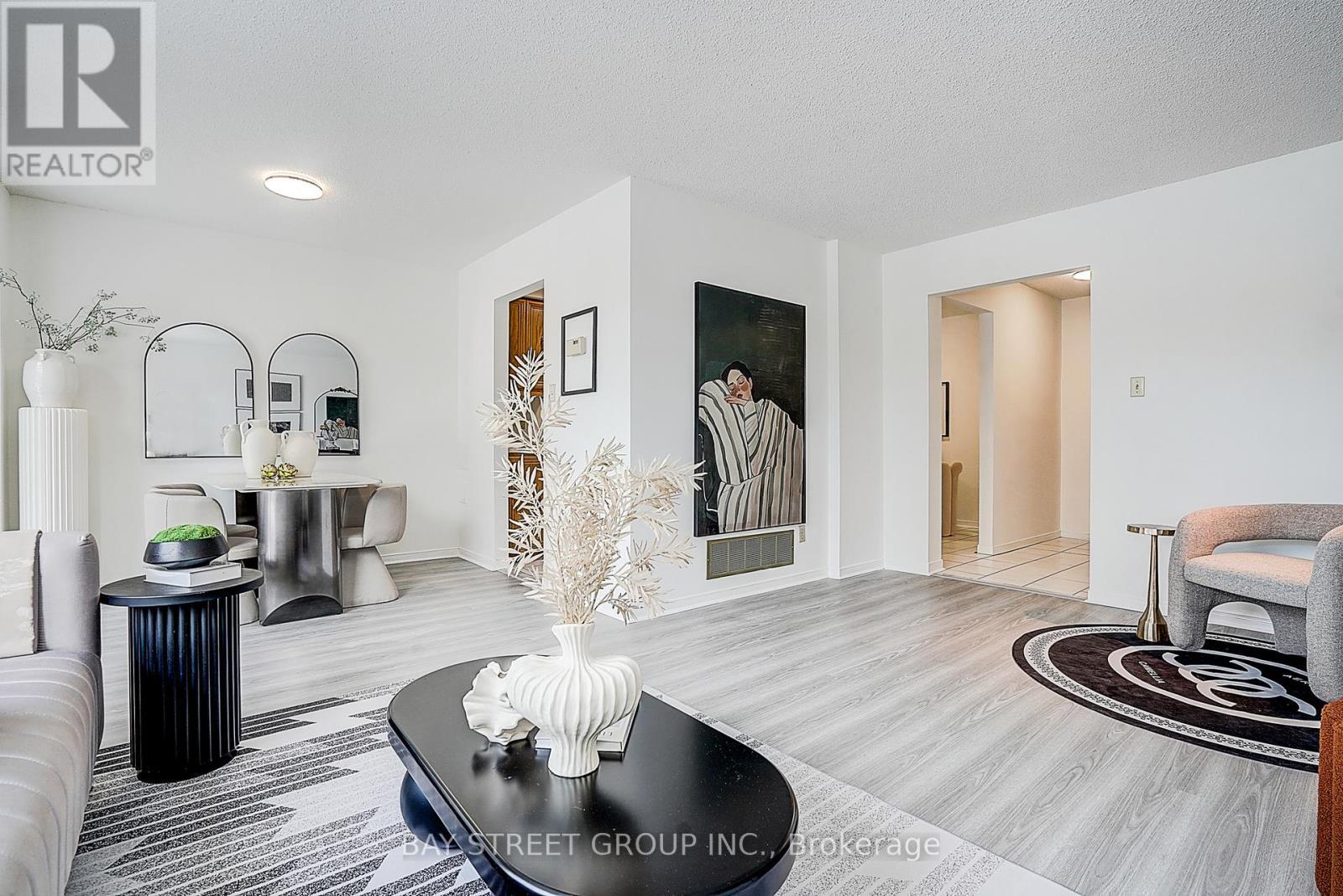 203 Roxanne Crescent, Toronto, ON - Indoor Photo Showing Living Room
