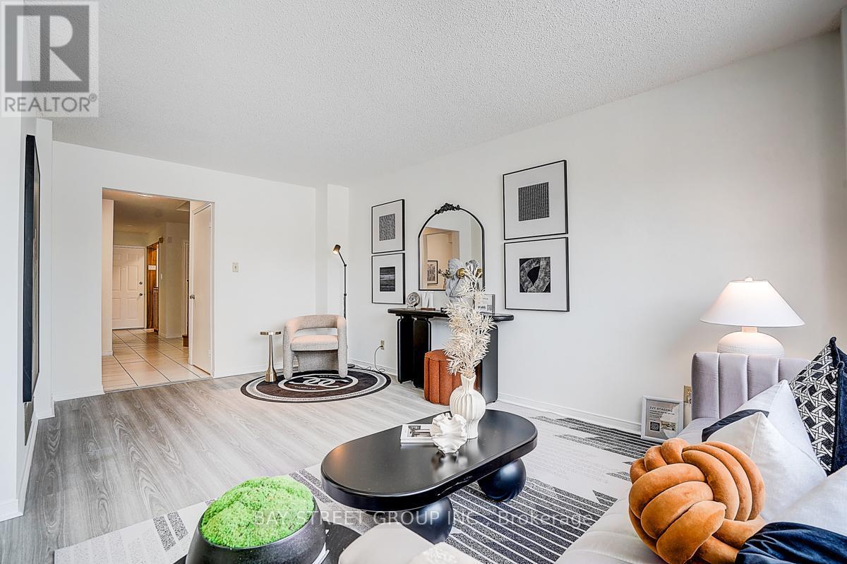 203 Roxanne Crescent, Toronto, ON - Indoor