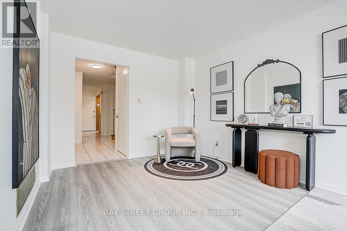 203 Roxanne Crescent, Toronto, ON - Indoor