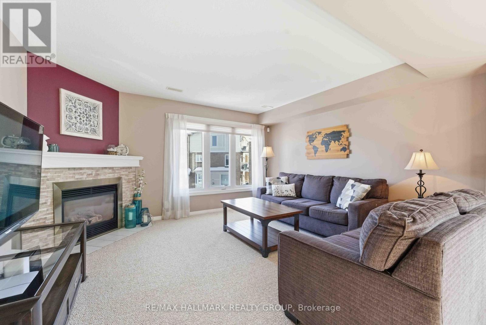 21 - 1660 Locksley Lane, Ottawa, ON - Indoor Photo Showing Living Room With Fireplace