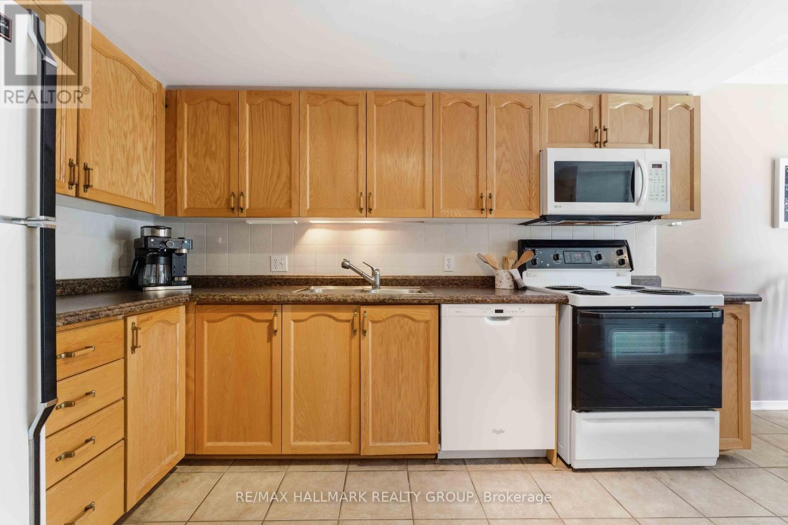 21 - 1660 Locksley Lane, Ottawa, ON - Indoor Photo Showing Kitchen