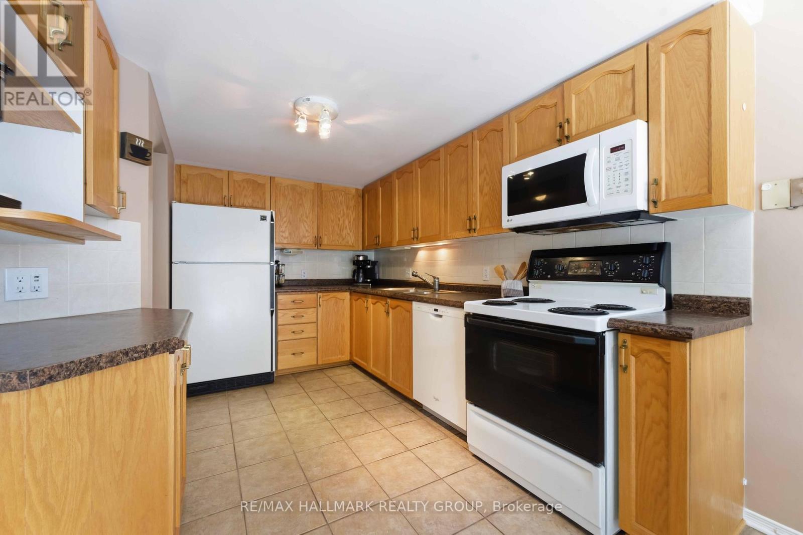 21 - 1660 Locksley Lane, Ottawa, ON - Indoor Photo Showing Kitchen