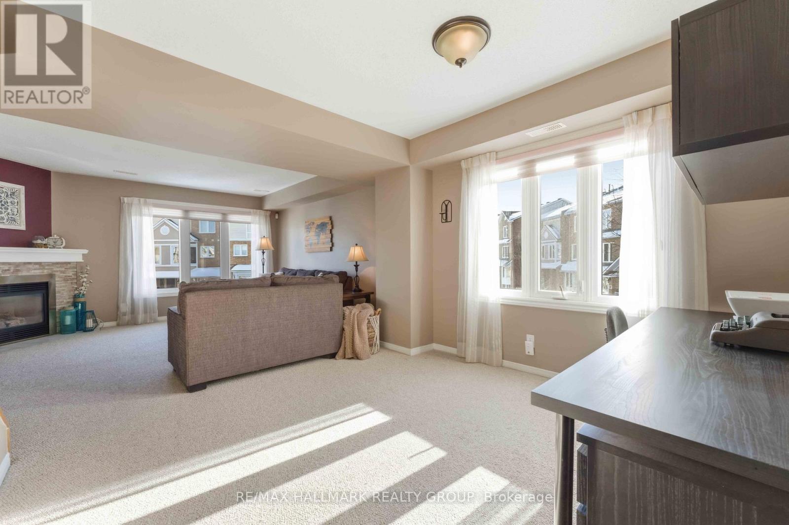 21 - 1660 Locksley Lane, Ottawa, ON - Indoor Photo Showing Living Room With Fireplace
