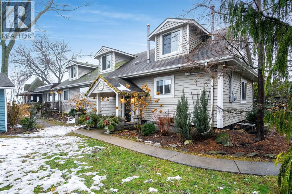 927 Iler Beach Road, Essex, ON - Outdoor With Facade