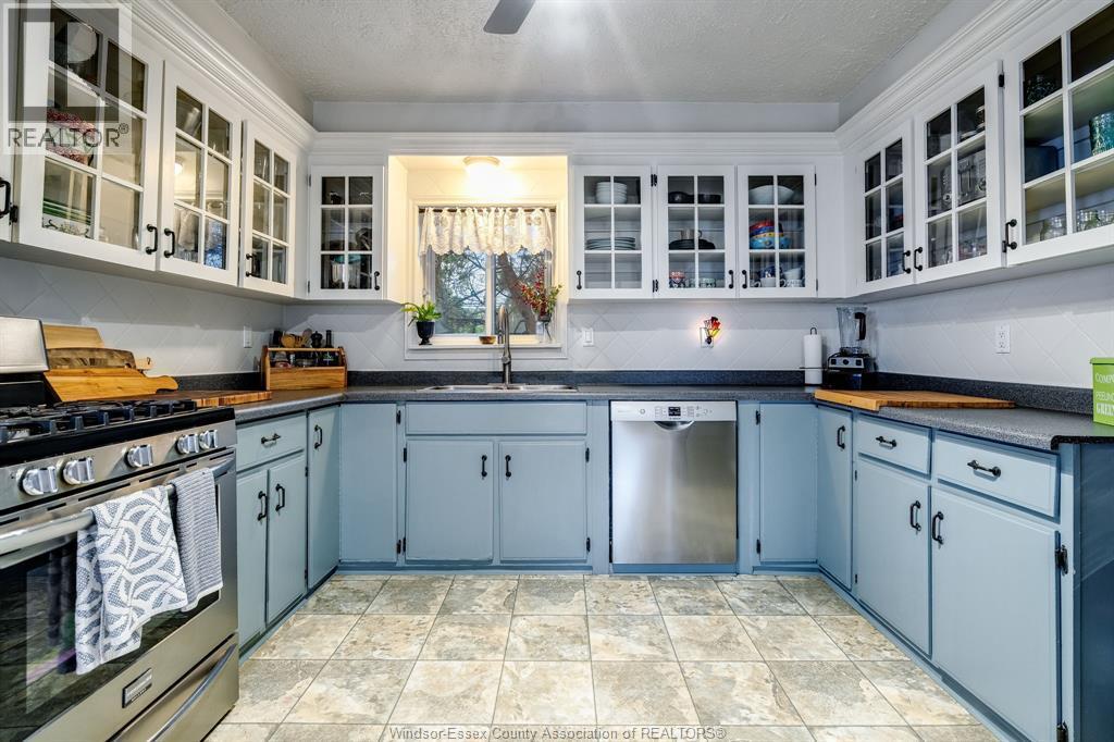 927 Iler Beach Road, Essex, ON - Indoor Photo Showing Kitchen