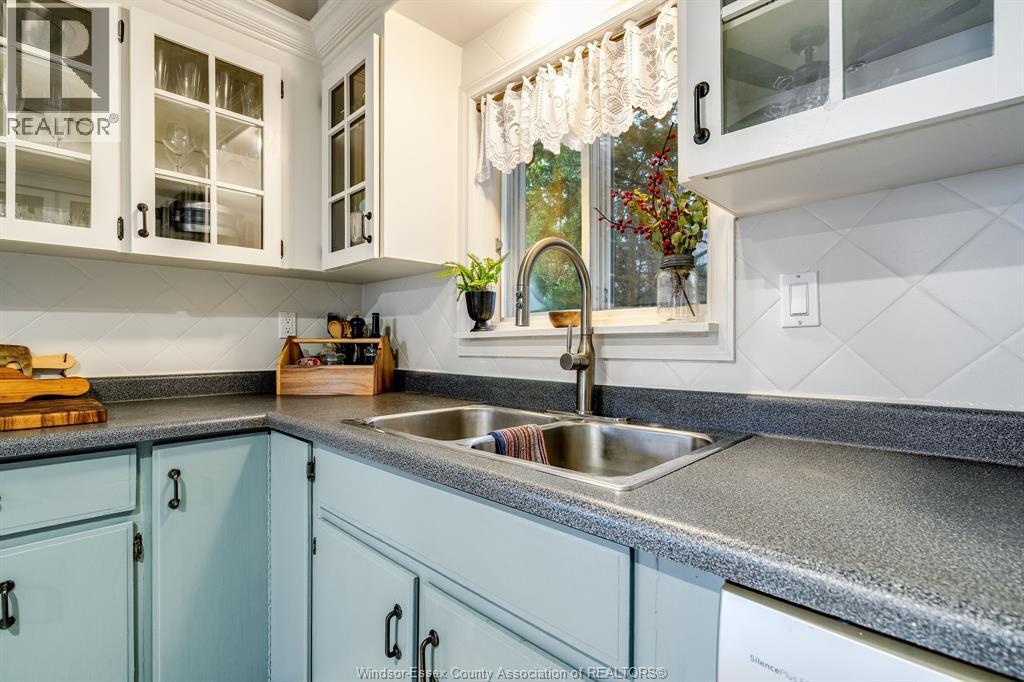 927 Iler Beach Road, Essex, ON - Indoor Photo Showing Kitchen With Double Sink