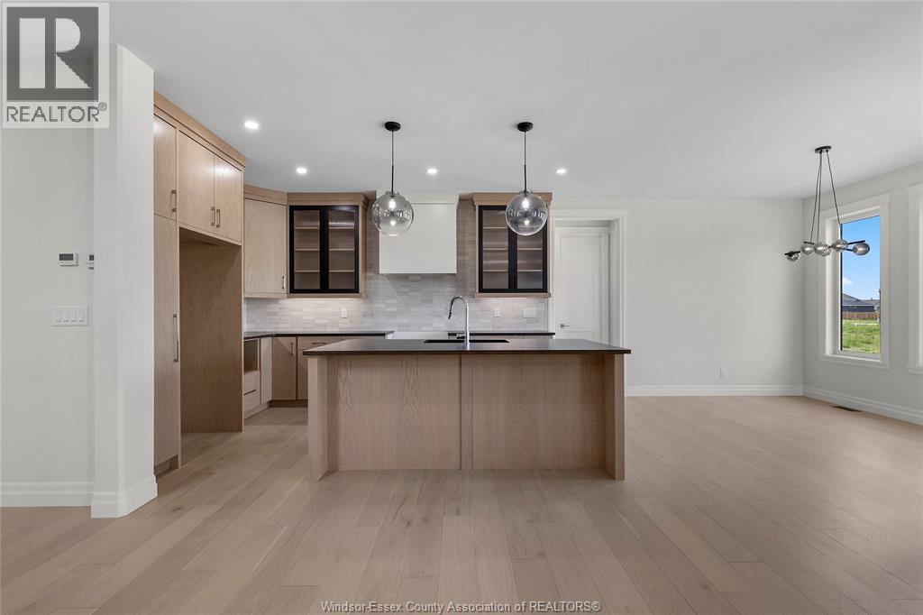 267 Joan Flood, Essex, ON - Indoor Photo Showing Kitchen With Upgraded Kitchen