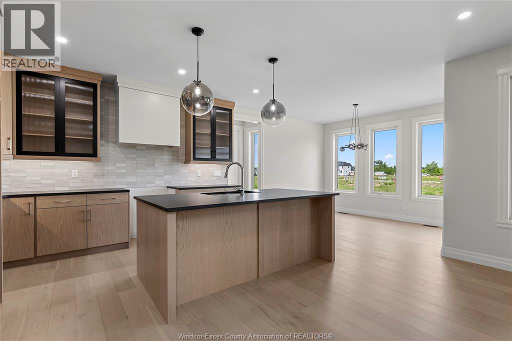 267 Joan Flood, Essex, ON - Indoor Photo Showing Kitchen