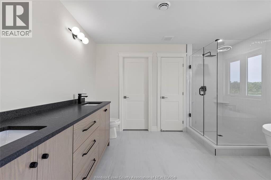 267 Joan Flood, Essex, ON - Indoor Photo Showing Bathroom