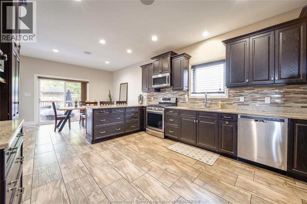220 Selina, Lakeshore, ON - Indoor Photo Showing Kitchen With Upgraded Kitchen