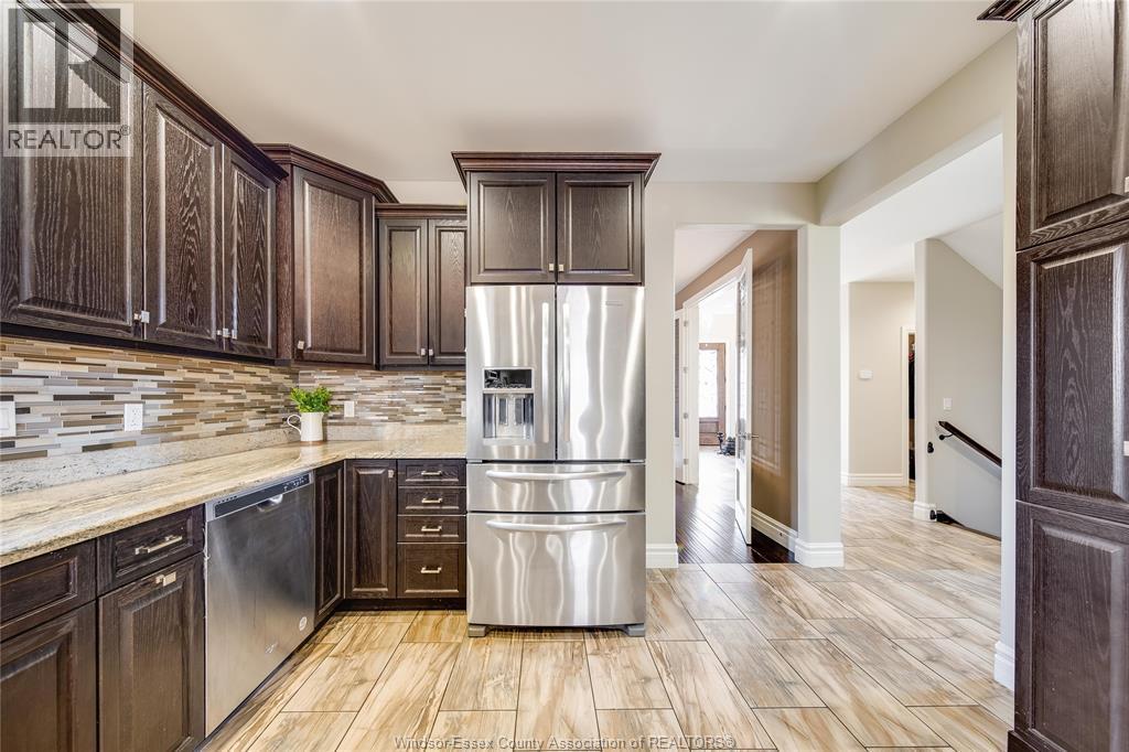220 Selina, Lakeshore, ON - Indoor Photo Showing Kitchen
