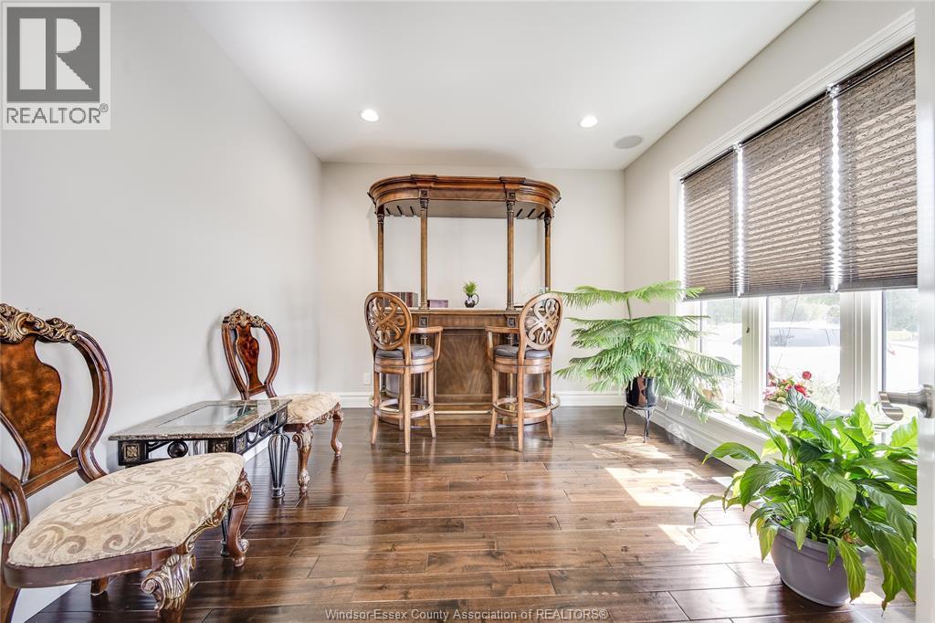 220 Selina, Lakeshore, ON - Indoor