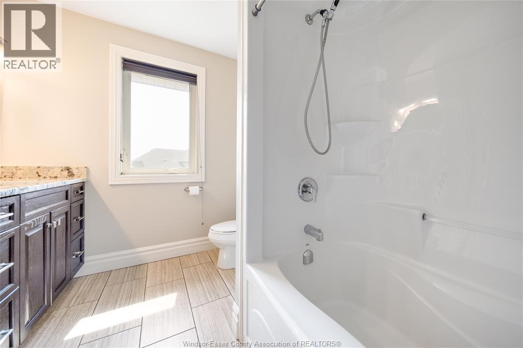 220 Selina, Lakeshore, ON - Indoor Photo Showing Bathroom
