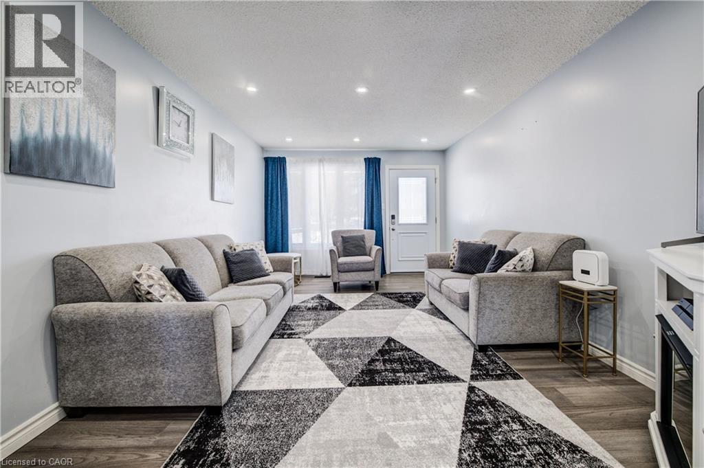 52 Uxbridge Crescent, Kitchener, ON - Indoor Photo Showing Living Room