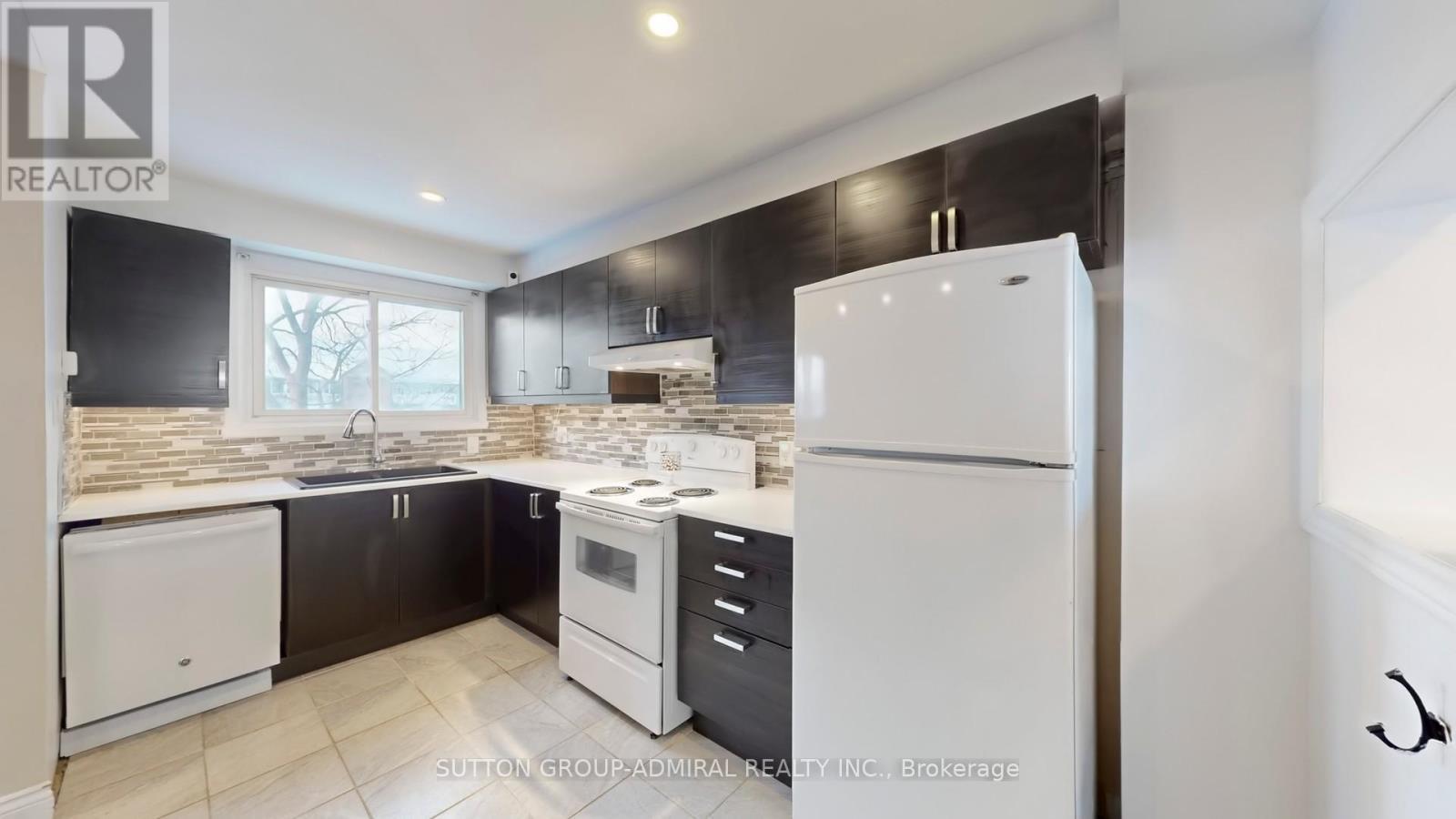 8 - 64 Bronte Street S, Milton, ON - Indoor Photo Showing Kitchen