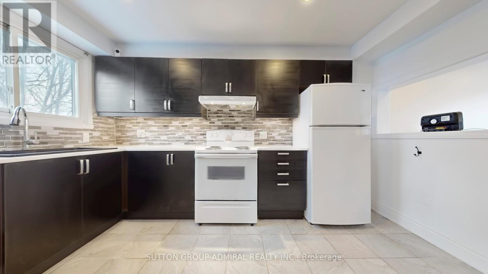 8 - 64 Bronte Street S, Milton, ON - Indoor Photo Showing Kitchen