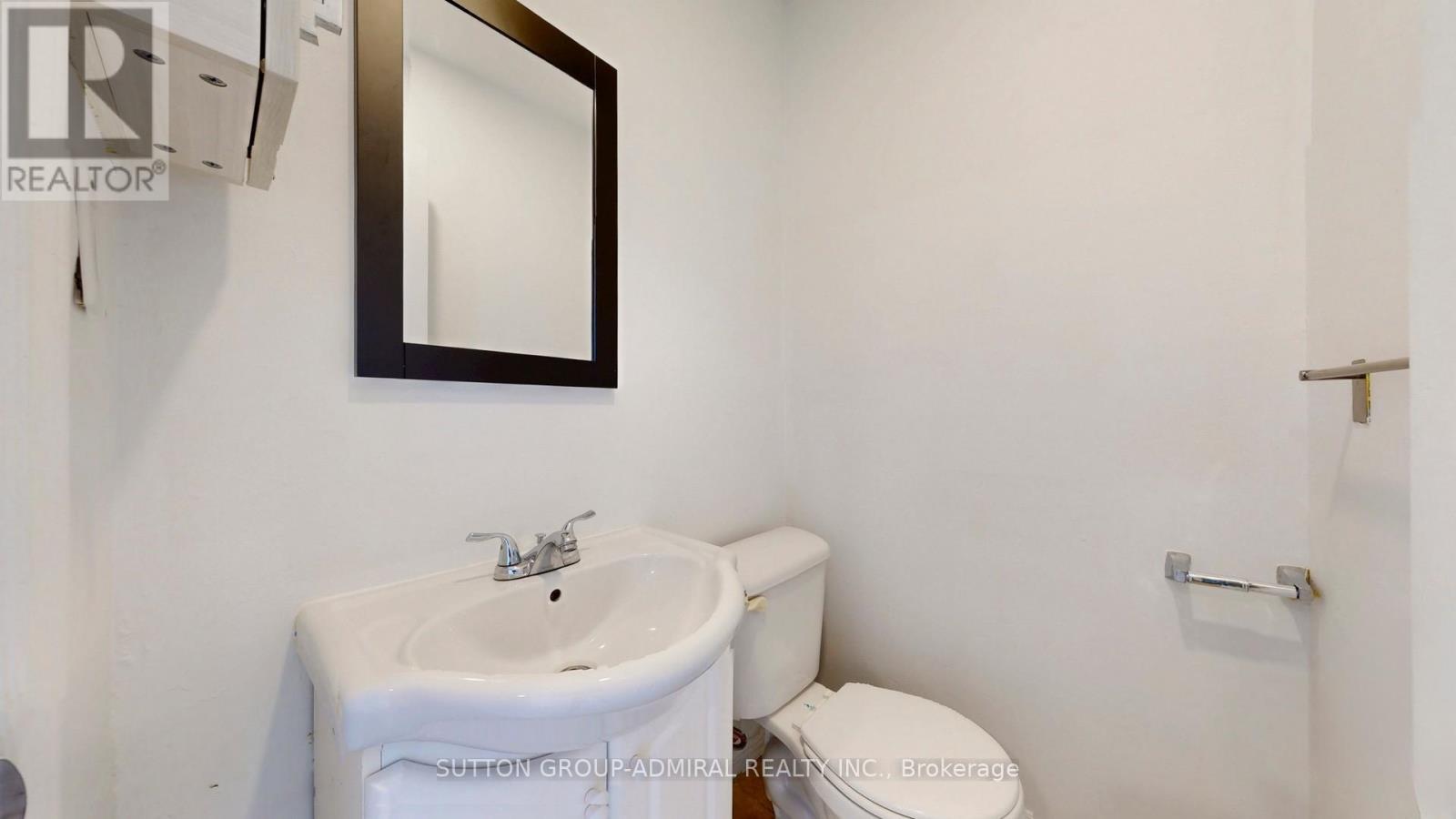 8 - 64 Bronte Street S, Milton, ON - Indoor Photo Showing Bathroom