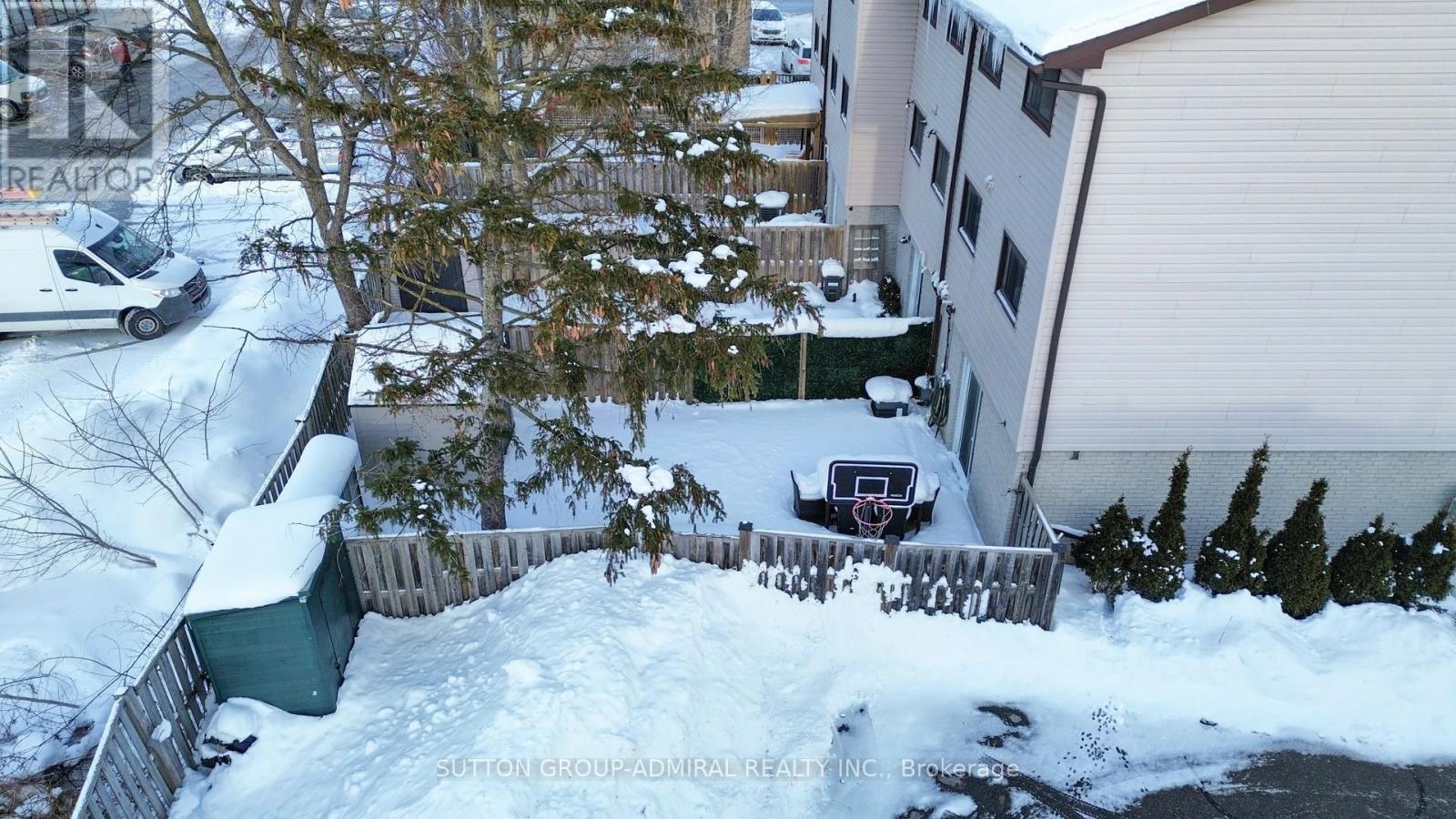 8 - 64 Bronte Street S, Milton, ON - Outdoor