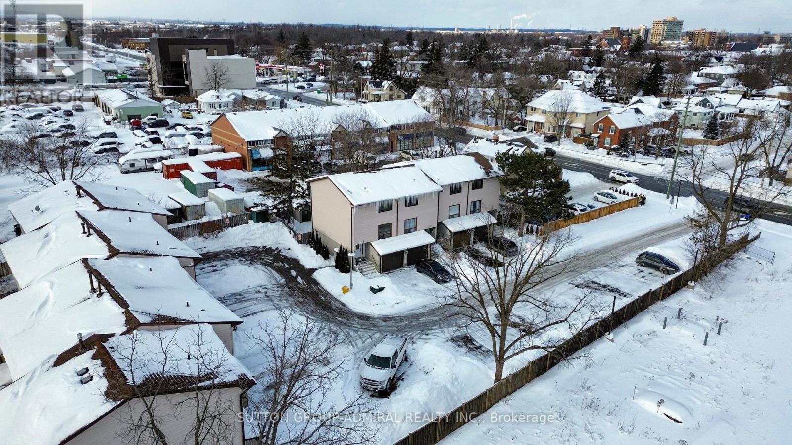 8 - 64 Bronte Street S, Milton, ON - Outdoor With View