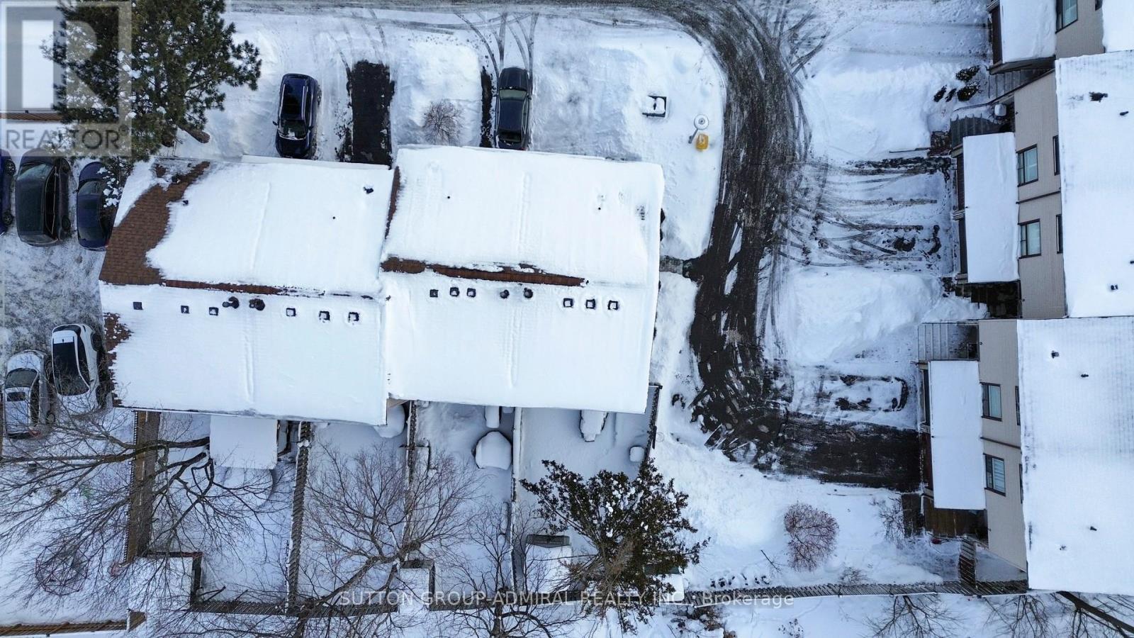 8 - 64 Bronte Street S, Milton, ON - Outdoor