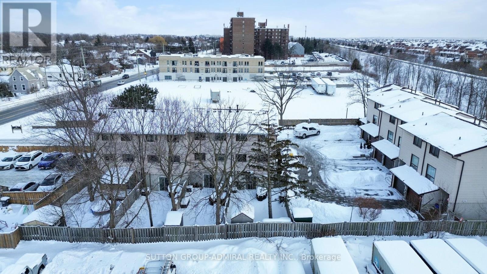 8 - 64 Bronte Street S, Milton, ON - Outdoor