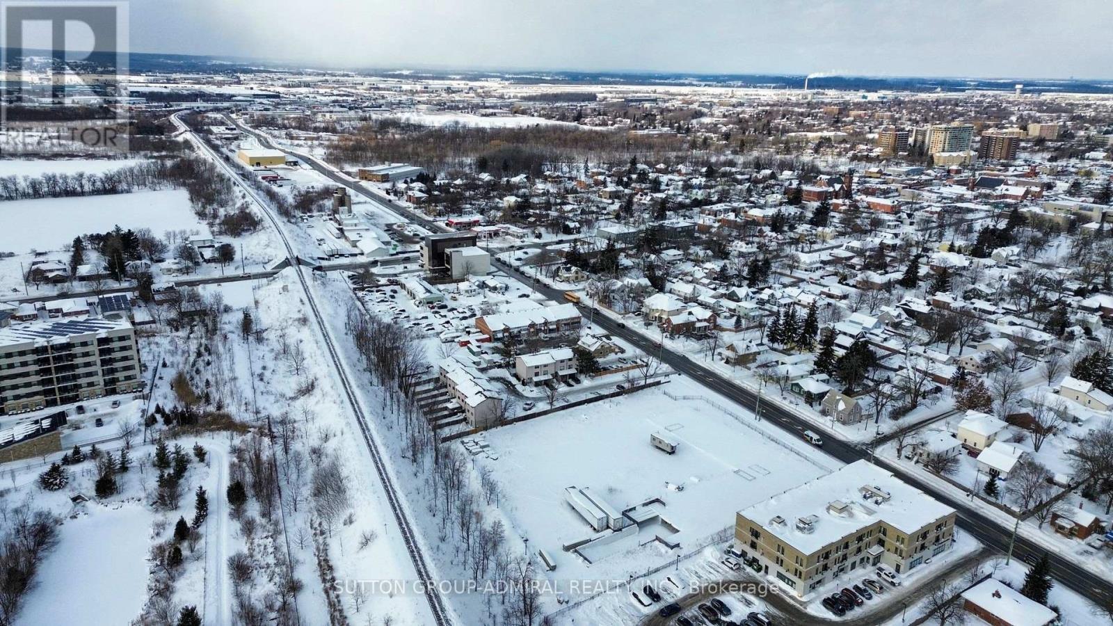 8 - 64 Bronte Street S, Milton, ON - Outdoor With View