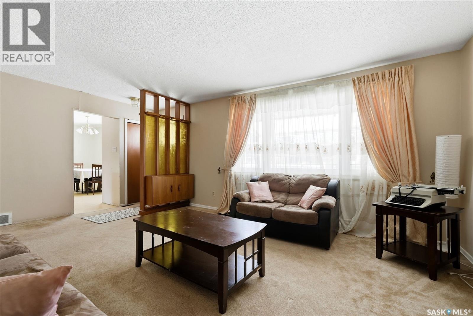 153 Mcdougall Crescent, Regina, SK - Indoor Photo Showing Living Room