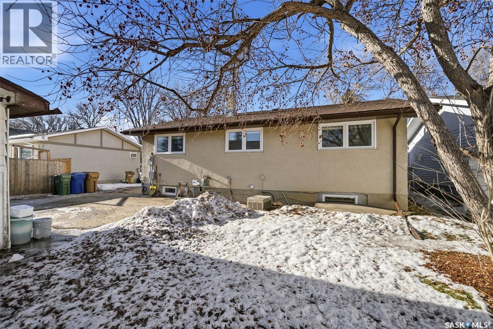 153 Mcdougall Crescent, Regina, SK - Outdoor
