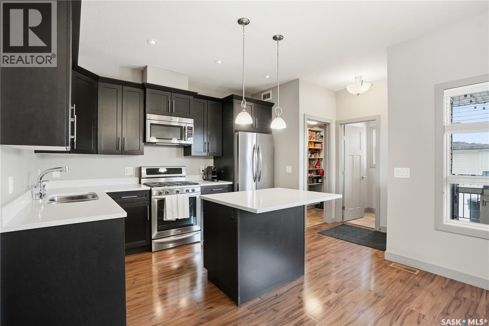 234 Maningas Bend, Saskatoon, SK - Indoor Photo Showing Kitchen With Upgraded Kitchen