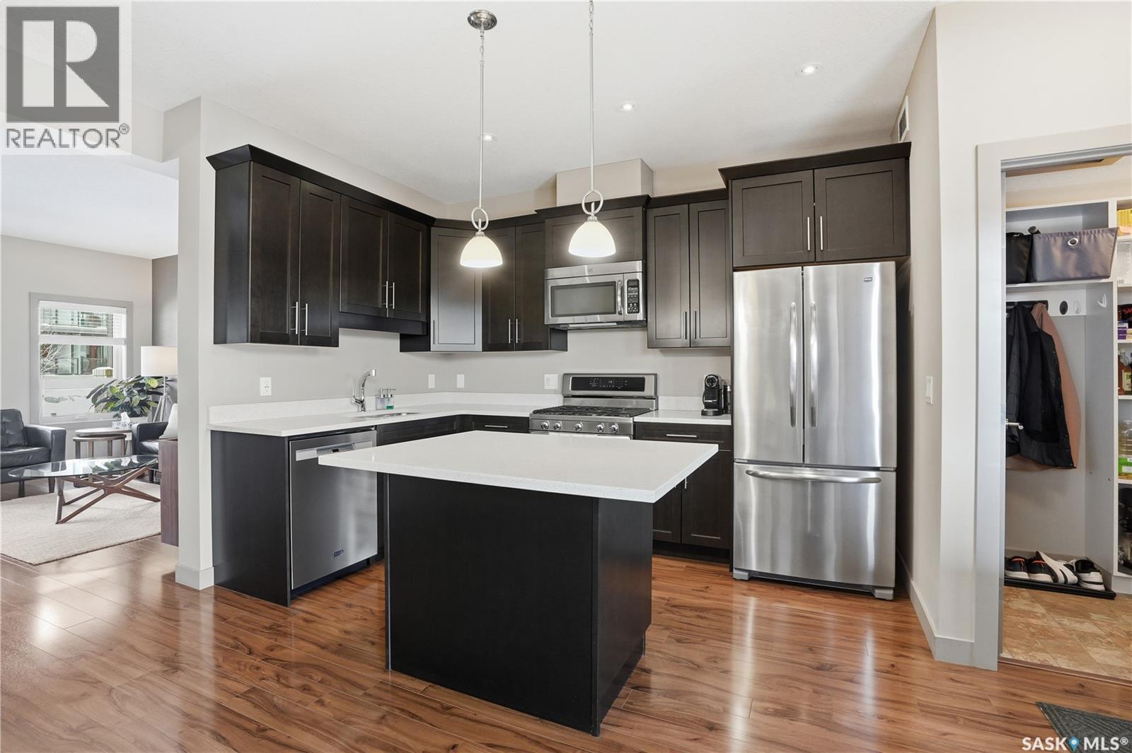 234 Maningas Bend, Saskatoon, SK - Indoor Photo Showing Kitchen With Upgraded Kitchen