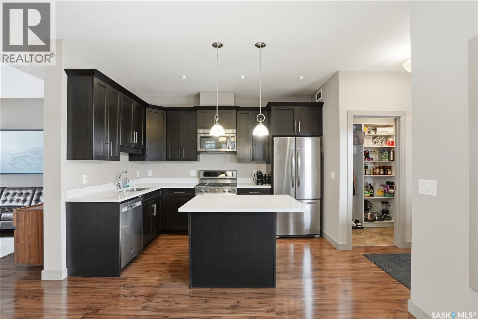 234 Maningas Bend, Saskatoon, SK - Indoor Photo Showing Kitchen With Upgraded Kitchen