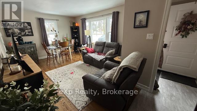 Living room. - 1043 9 Highway, South Bruce, ON - Indoor Photo Showing Living Room