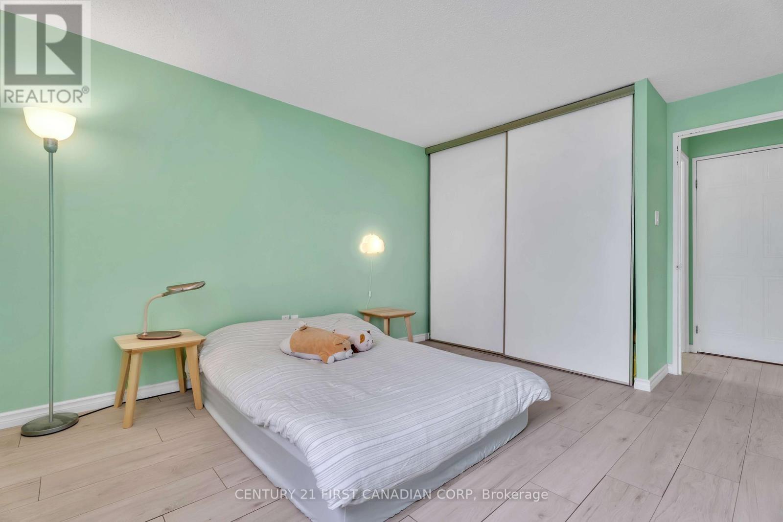 912 - 570 Proudfoot Lane, London North (North N), ON - Indoor Photo Showing Bedroom